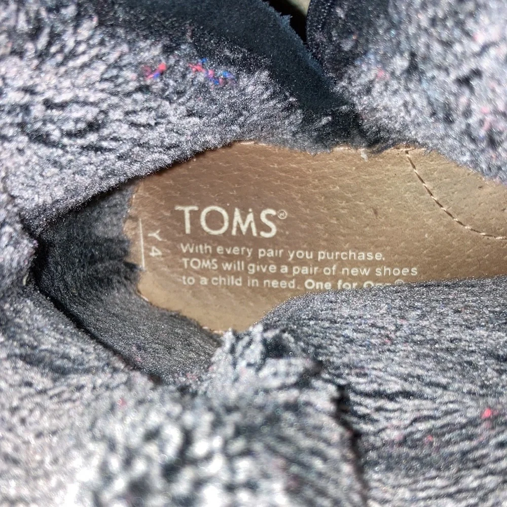 TOMS Big Kids Rubber Sole Faux Fur Lined Suede Zip up Fall Winter Boots Size 4